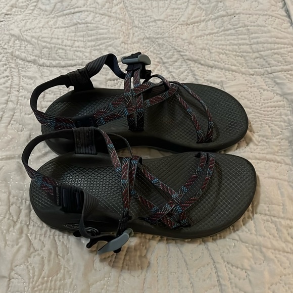 Blue and purple Chaco sandals - Picture 1 of 4